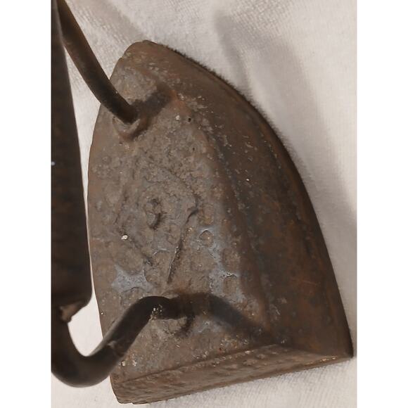 Sad Iron Antique Cast Flat Iron Rope Braid Grip Handle 8 Lb Ornate Brown 6" Inch - Picture 4 of 16